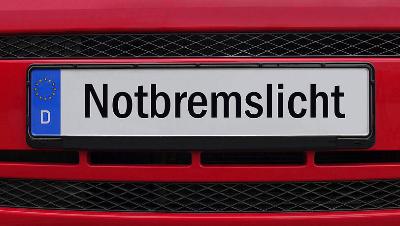 Ein Notbremslicht ist seit dem 7. Juli 2026 für EU-Neuwagen verpflichtend. Ein Notbremslicht ist seit dem 7. Juli 2026 für EU-Neuwagen verpflichtend.