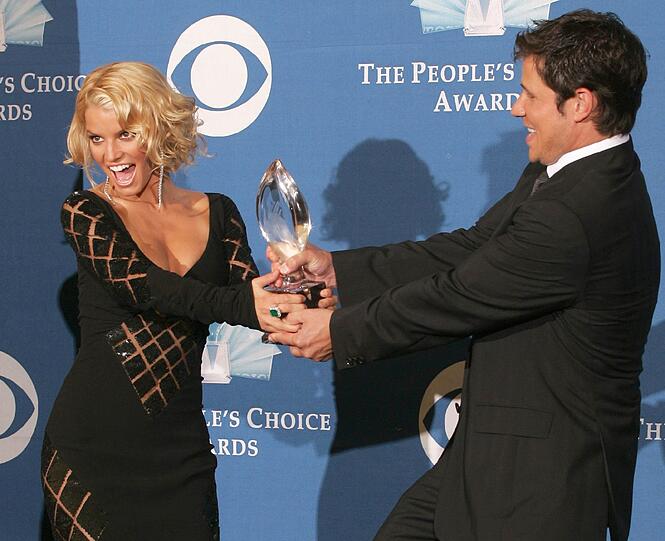 Jessica Simpson lernte Nick Farley 2003 in einer Reality-Fernsehshow kennen und heirate diesen. Nicht gerade das beste Omen für eine lange Ehe: 2005 wurde die Ehe geschieden.