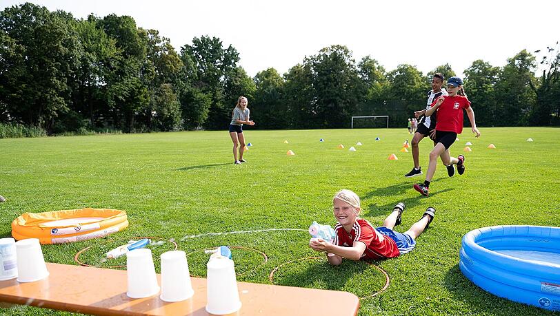So sieht Spaß aus: Beim Fanni.Club gibt es auch viele Spiele abseits der üblichen Sportarten. So sieht Spaß aus: Beim Fanni.Club gibt es auch viele Spiele abseits der üblichen Sportarten.