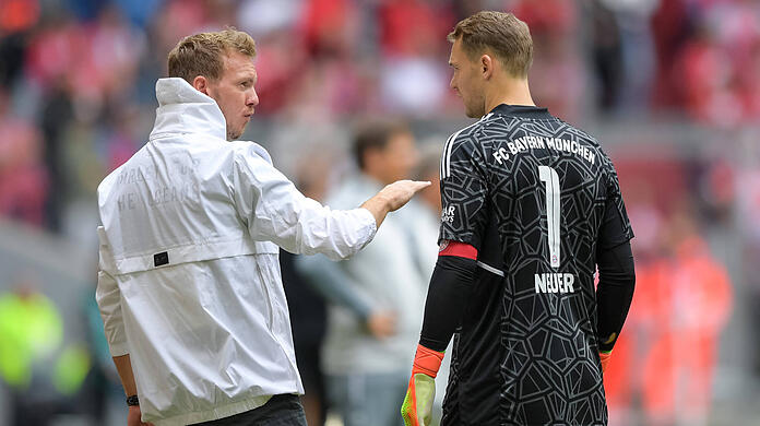 Baut Bayern-Trainer Julian Nagelsmann (l.) weiterhin auf Manuel Neuer als Kapitän?