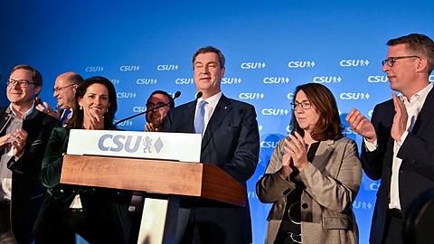 Markus Söder, CSU-Spitzenkandidat, spricht nach der Bekanntgabe der ersten Prognose.