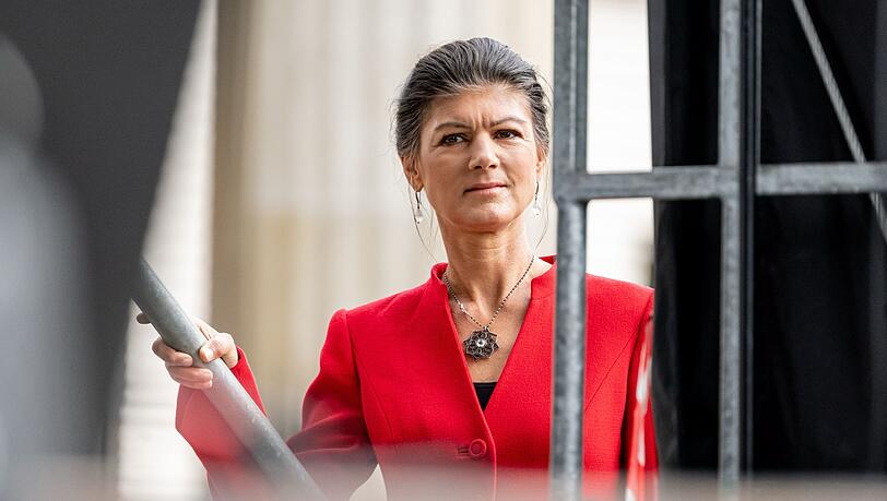 Parteigründerin Sahra Wagenknecht nicht mehr in der allerersten Reihe des BSW? Am Montag will sich die 56-Jährige erklären. (Archivbild) Parteigründerin Sahra Wagenknecht nicht mehr in der allerersten Reihe des BSW? Am Montag will sich die 56-Jährige erklären. (Archivbild)