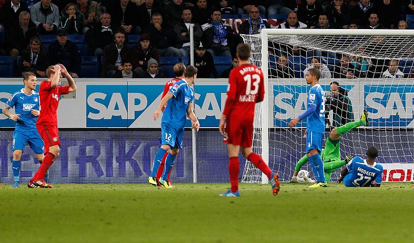 Stefan Kießling (links) erzielte gegen Hoffenheim das zweite Phantomtor der Bundesliga-Geschichte.