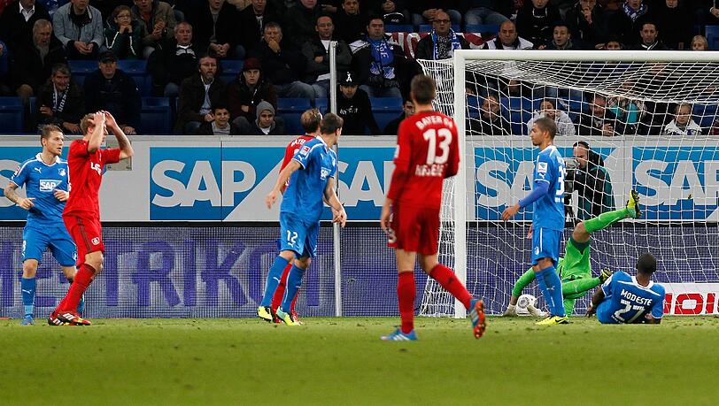 Stefan Kießling (links) erzielte gegen Hoffenheim das zweite Phantomtor der Bundesliga-Geschichte. Stefan Kießling (links) erzielte gegen Hoffenheim das zweite Phantomtor der Bundesliga-Geschichte.