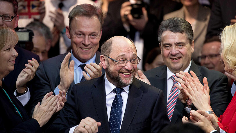 Begeisterte die SPD-Anhänger bei seiner ersten Rede als Kanzlerkandidat: Martin Schulz (m.).