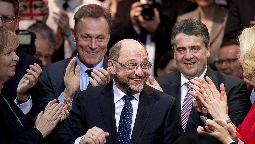 Begeisterte die SPD-Anhänger bei seiner ersten Rede als Kanzlerkandidat: Martin Schulz (m.). Begeisterte die SPD-Anhänger bei seiner ersten Rede als Kanzlerkandidat: Martin Schulz (m.).