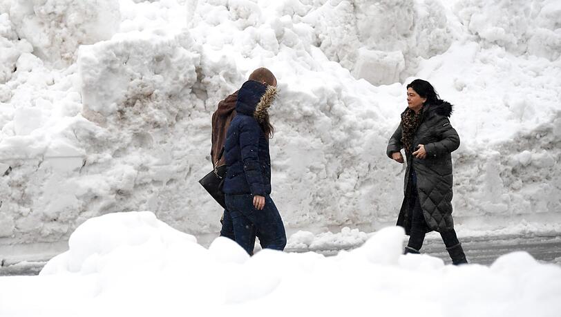 Nach einem der schneereichsten Wochenenden der vergangenen Jahre gönnt der Winter den Menschen im südlichen Bayern nur eine kurze Atempause - so wie hier in Traunstein... Nach einem der schneereichsten Wochenenden der vergangenen Jahre gönnt der Winter den Menschen im südlichen Bayern nur eine kurze Atempause - so wie hier in Traunstein...