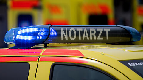 Auch ein Notarzt wurde alarmiert. (Symbolbild)