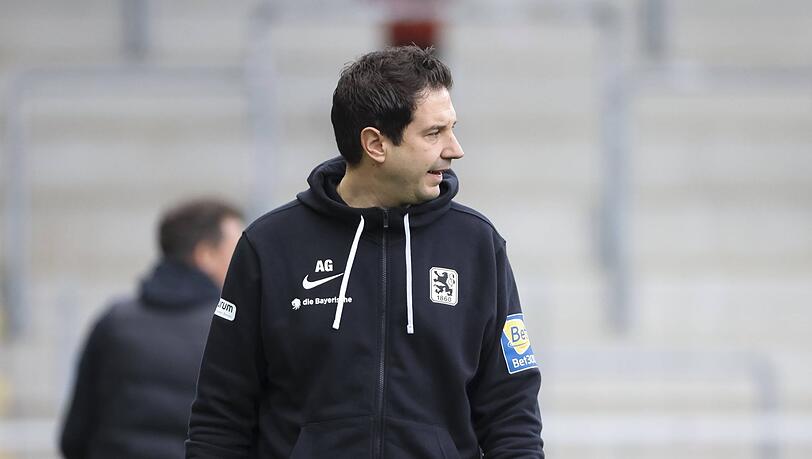 Wo ist die Überzeugung hin, TSV 1860? Trainer Argirios Giannikis kritisiert seine Mannschaft nach dem 0:1 bei Schlusslicht Freiburg deutlich.