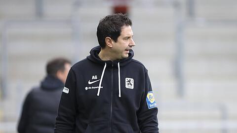 Wo ist die Überzeugung hin, TSV 1860? Trainer Argirios Giannikis kritisiert seine Mannschaft nach dem 0:1 bei Schlusslicht Freiburg deutlich.