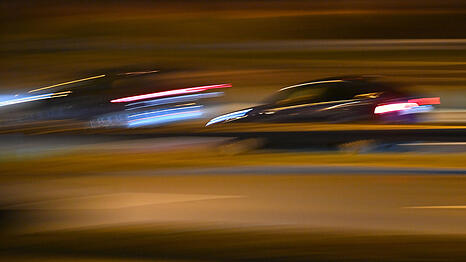 Erlaubt war Tempo 50: Der BMW und der Mercedes waren mit Geschwindigkeiten von &uuml;ber 150 km/h unterwegs. (Symbolbild)