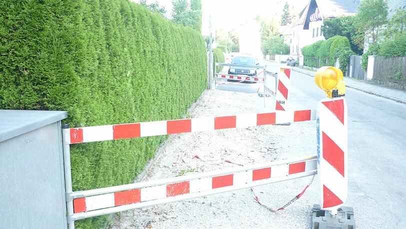 Die ruhende Dauerbaustelle an der Söllereckstraße im Juli 2013. Die ruhende Dauerbaustelle an der Söllereckstraße im Juli 2013.