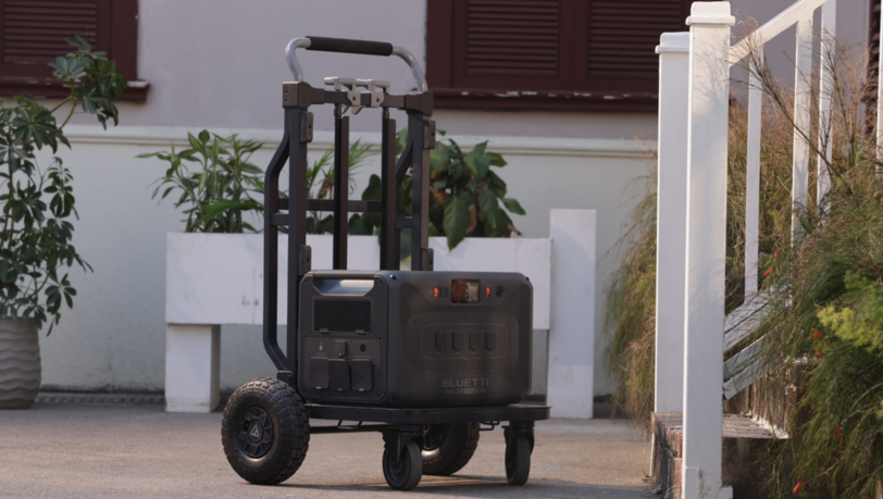 Ein spezieller faltbarer Trolley sorgt für noch mehr Flexibilität – so wird der Apex 300 zur idealen Lösung für den Wechsel zwischen Haus und Camper.