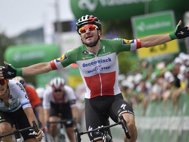 Elia Viviani jubelt über seinen ersten Etappensieg bei der Tour de Suisse.