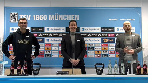 Die Geschäftsführer Marc-Nicolai Pfeifer (m.) und Günther Gorenzel (r.) sowie Trainer Michael Köllner.