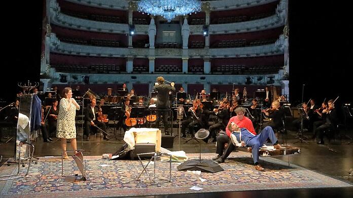 Selene Zanetti, Heiko Pinkowski, Michael Nagy und das Bayerische Staatsorchester mit "Il segreto di Susanna" in der Regie von Axel Ranisch im Nationaltheater.