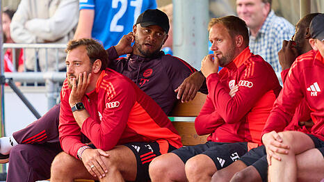 Wird in Zukunft immer mehr Hilfe von Künstlicher Intelligenz bekommen: Bayern-Trainer Vincent Kompany und sein Team.