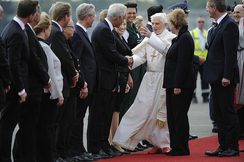 Papst Benedikt XVI. ist zu seinem ersten offiziellen Staatsbesuch in Deutschland eingetroffen.