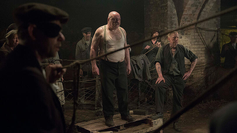 Babylon Berlin: Hundejustav (GEORG BLUMREITER)