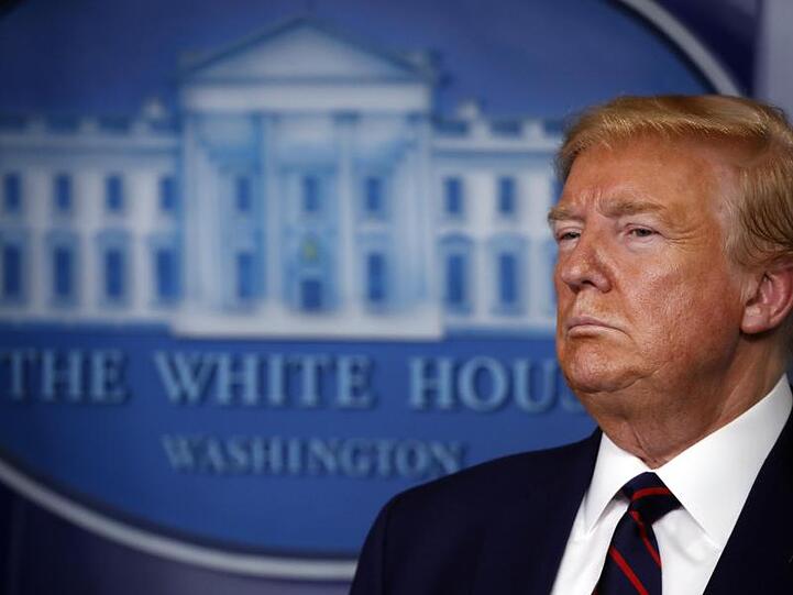 Hat sich zum "Kriegspräsidenten" erklärt und zum Kampf "gegen einen unsichtbaren Feind" aufgerufen: US-Präsident Donald Trump.