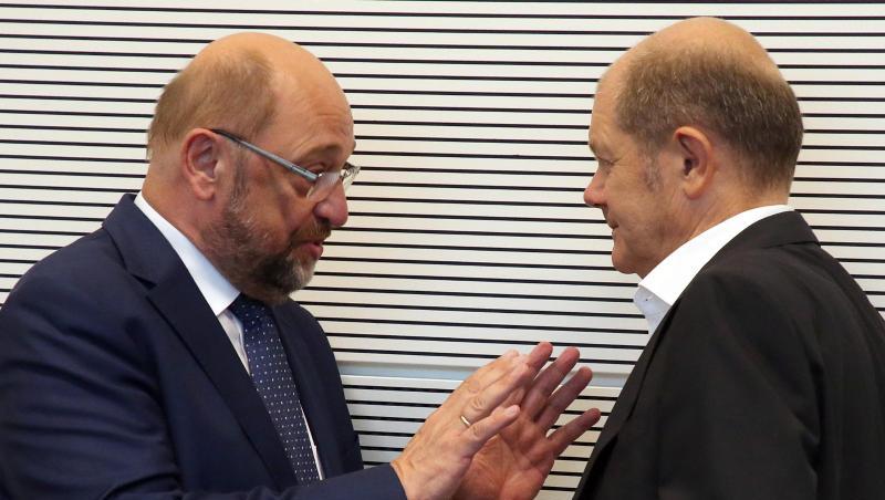 Einstige Rivalen: Martin Schulz (l), jetzt einfacher Abgeordneter, und Vizekanzler Olaf Scholz. Einstige Rivalen: Martin Schulz (l), jetzt einfacher Abgeordneter, und Vizekanzler Olaf Scholz.