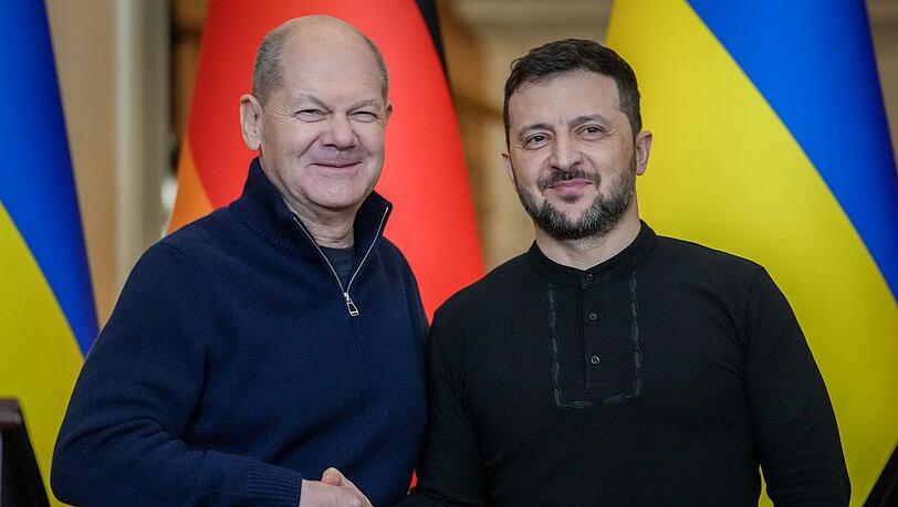 Telefonat zum Ende seiner Amtszeit: Der scheidende Bundeskanzler hat den ukrainischen Präsidenten Selenskyj angerufen.
