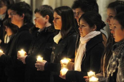 In Regensburg beteiligten sich 800 Schüler an der Trauerfeier.