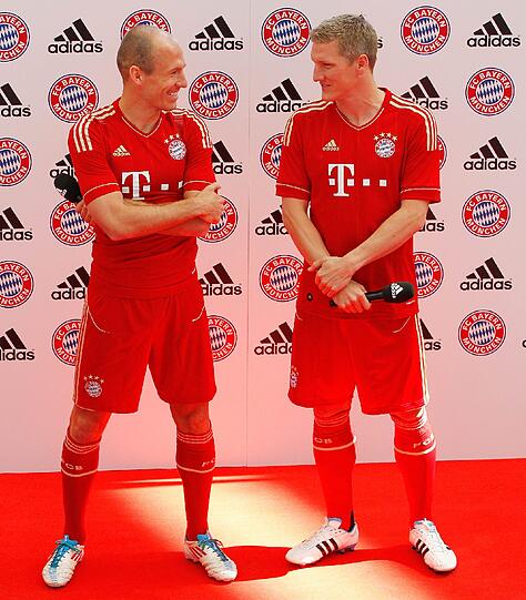 Das neue Heimtrikot für die kommende Spielzeit: In der Allianz Arena hat der FC Bayern die neuen Leiberl vorgestellt. Die Bilder