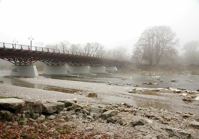 ...das sich auch ohne weiteres ohne Brücke überqueren ließe.