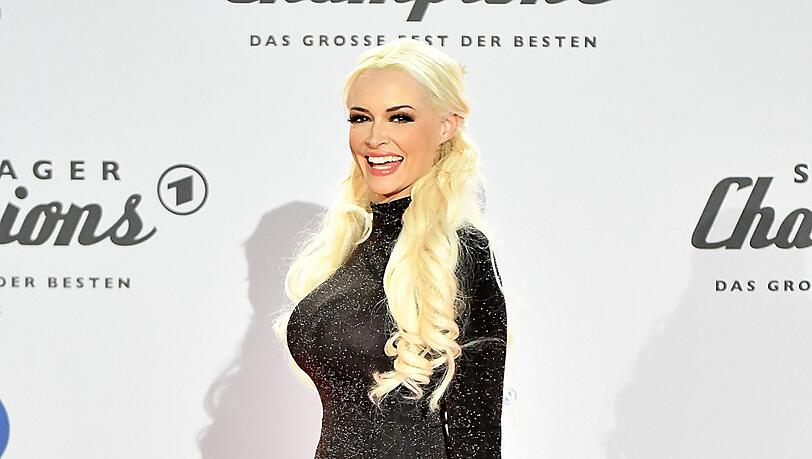 Daniela Katzenberger auf dem roten Teppich der "Schlagerchampions". Daniela Katzenberger auf dem roten Teppich der "Schlagerchampions".