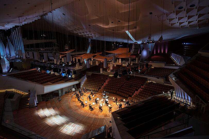 Ein Konzert unter Corona-Bedingungen: Die Berliner Philharmoniker beim Europakonzert in einer Kammerbesetzung.