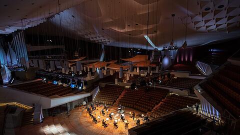 Ein Konzert unter Corona-Bedingungen: Die Berliner Philharmoniker beim Europakonzert in einer Kammerbesetzung.