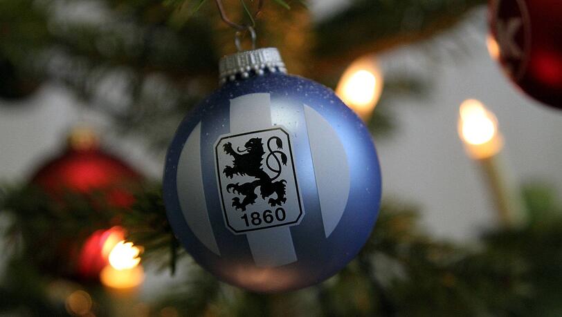 Darf auf dem Weihnachtsbaum der Fanklubs nicht fehlen: die Löwen-Weihnachtskugel.
