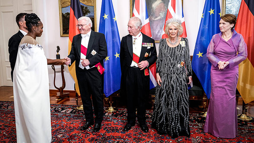 König Charles und Königin Camilla sind bekennende "Strictly Come Dancing"-Fans. Motsi Mabuse durfte die britischen Royals schon mehr als einmal treffen, wie hier im Schloss Bellevue. König Charles und Königin Camilla sind bekennende "Strictly Come Dancing"-Fans. Motsi Mabuse durfte die britischen Royals schon mehr als einmal treffen, wie hier im Schloss Bellevue.