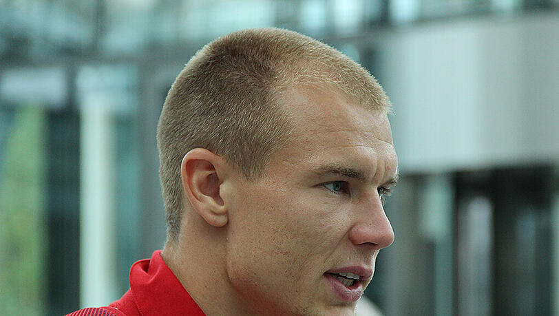 Holger Badstuber vor dem Abflug des FC Bayern in die USA am Mittwoch. Holger Badstuber vor dem Abflug des FC Bayern in die USA am Mittwoch.
