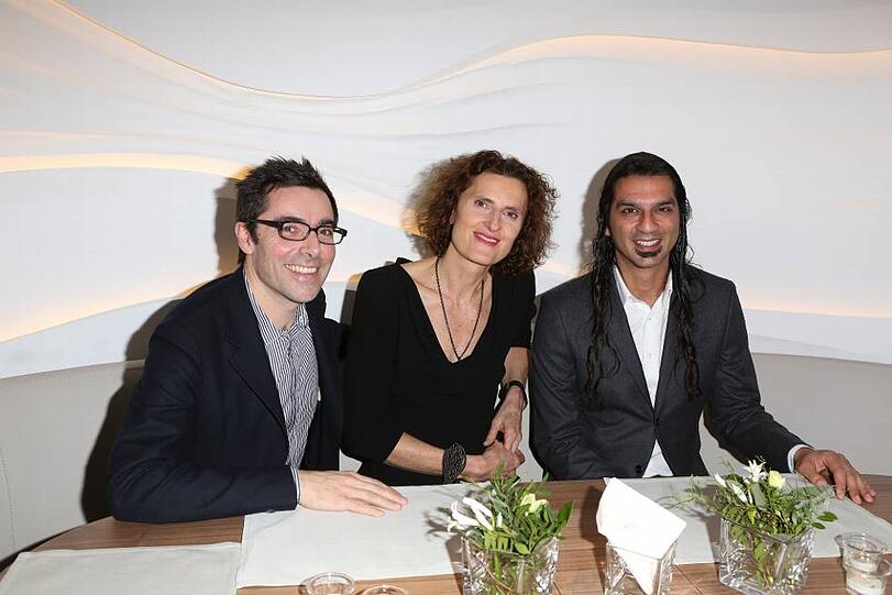 Die Designer und die Herrin des Hauses: Patrick Jouin (li.), Innegrit Volkhardt und Sanjit Manku beid er Eröffnung des neuen Dachgartens im Bayerischen Hof.