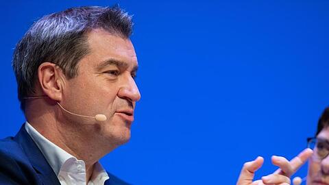 Der bayerische Ministerpräsident Markus Söder (CSU) und die CDU-Vorsitzende Annegret Kramp-Karrenbauer. Foto: Guido Kirchner
