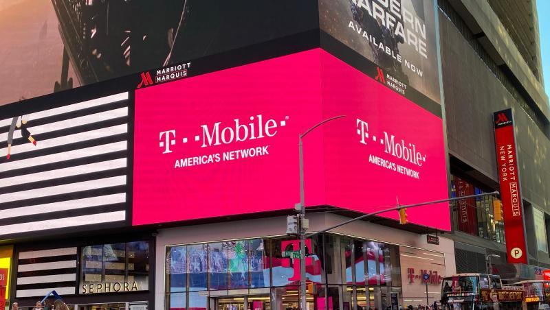 Eine Filiale des Mobilfunkproviders T-Mobile US am Times Square in New York. Eine Filiale des Mobilfunkproviders T-Mobile US am Times Square in New York.