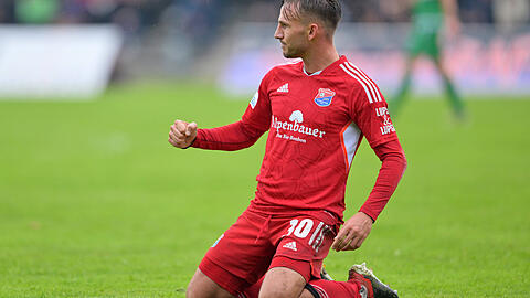 Simon Skarlatidis bejubelt seinen Treffer zum 2:0 für die SpVgg Unterhaching.