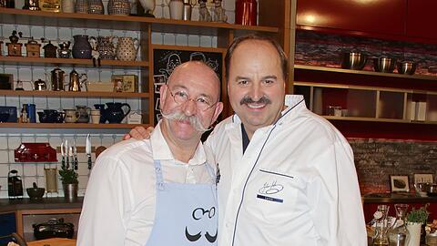 Horst Lichter (l).  und Johann Lafer (r.) standen für "Lafer! Lichter! Lecker!" gemeinsam vor der Kamera. Nun spricht Horst Lichter über die Konkurrenzsituation unter deutschen Fernsehköchen.
