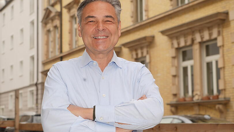 Der M&uuml;nchner Krisen-Kommunikationsmanager Matthias Burkard (56) ber&auml;t Unternehmen
in Krisenzeiten. Sein Beraterb&uuml;ro befindet sich in der Maxvorstadt.