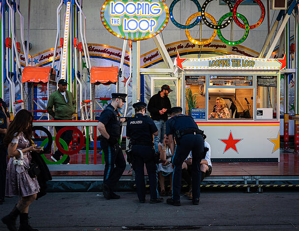 Eine Schicht auf dem Oktoberfest: Die AZ begleitet Polizisten zwischen Menschenmassen, Alkohol, fehlender Hemmung – und Momenten größter Erleichterung Eine Schicht auf dem Oktoberfest: Die AZ begleitet Polizisten zwischen Menschenmassen, Alkohol, fehlender Hemmung – und Momenten größter Erleichterung