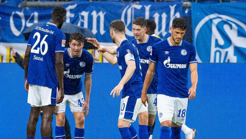 Absteiger Schalke feierte gegen Frankfurt seinen dritten Saisonsieg. Absteiger Schalke feierte gegen Frankfurt seinen dritten Saisonsieg.