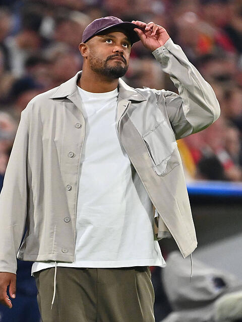 Vincent Kompany muss am Sonntagabend mit seiner Mannschaft ins Saarland zur SV Elversberg.