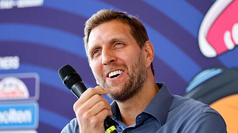 Dirk Nowitzki hat seine eigene Statue bekommen.