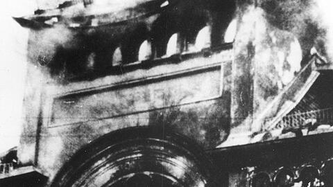 Am 9. November jährt sich die Pogromnacht von 1938, bei der die Nazis deutschlandweit wie hier in Berlin Synagogen in Brand setzten. (Archivfoto)