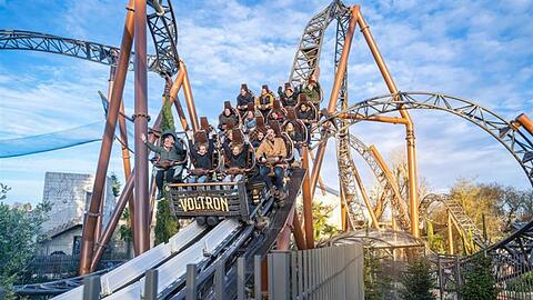 Die Achterbahn Voltron Nevera saust durch kroatische Landschaft im Europa-Park. Mit der AZ dürfen Sie zwei Tage hier verbringen.