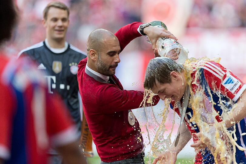Feucht-fröhliche Meisterfeier. Die Jubel-Bilder aus der Allianz-Arena