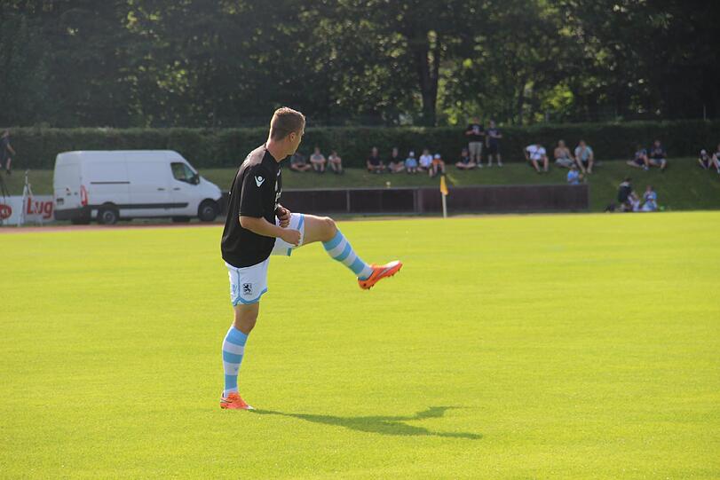 Die Bilder vom Vorbereitungsspiel der Löwen gegen den FC Basel.