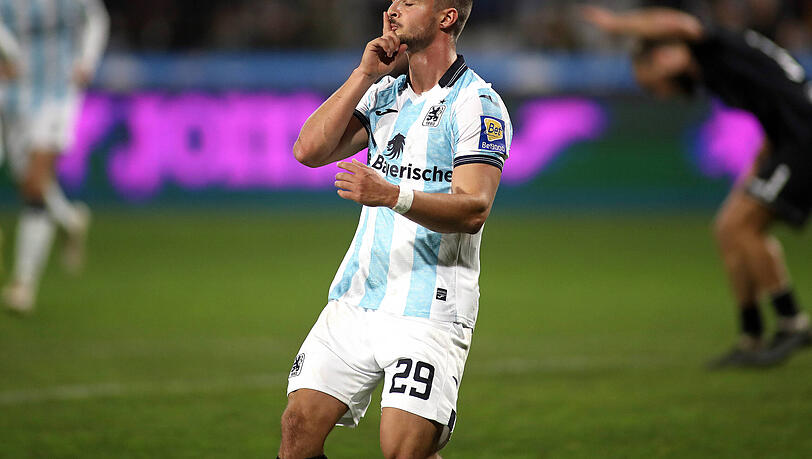 Seltsamer Torjubel: So "feiert" Marvin Rittmüller seinen ersten Saisontreffer für die Löwen.